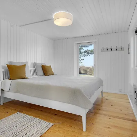 3 Bedroom Beautiful In Hébergement de vacances Skibby