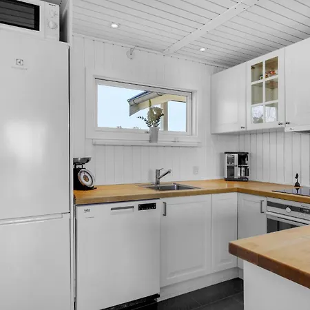 3 Bedroom Beautiful In Hébergement de vacances Skibby