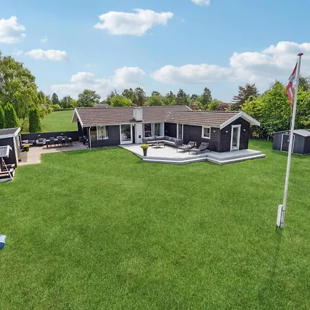 3 Bedroom Beautiful In Skibby